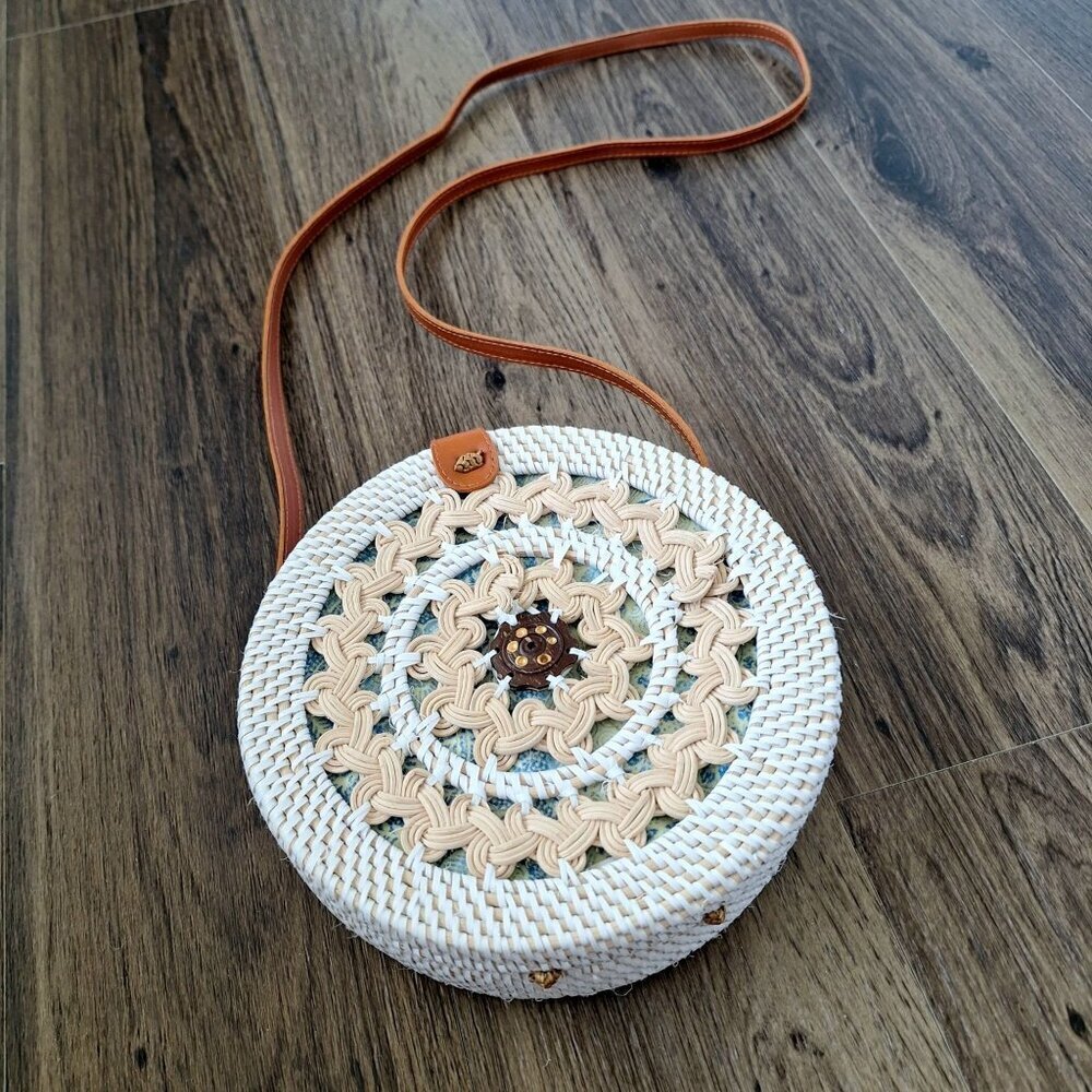 NWOT Woven Round Crossbody Bag Boho Cottage Vacation Vibe Tropical Hippie